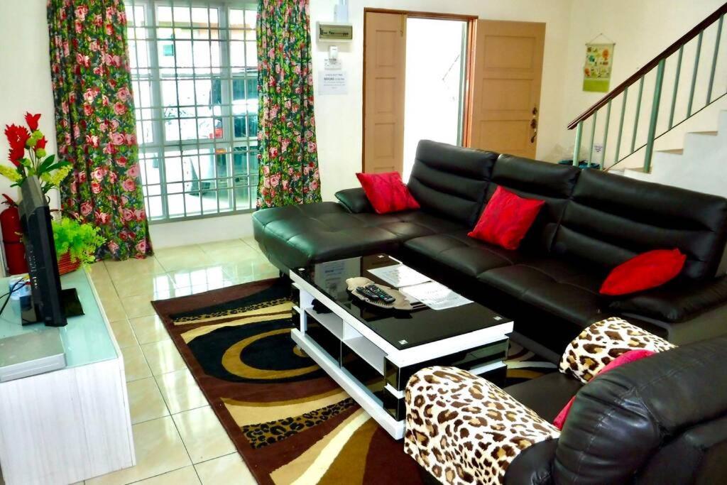Lily Vacation Home At Cameron Highlands - 12 Pax,Free Wifi W Carporch 丹那拉打 外观 照片
