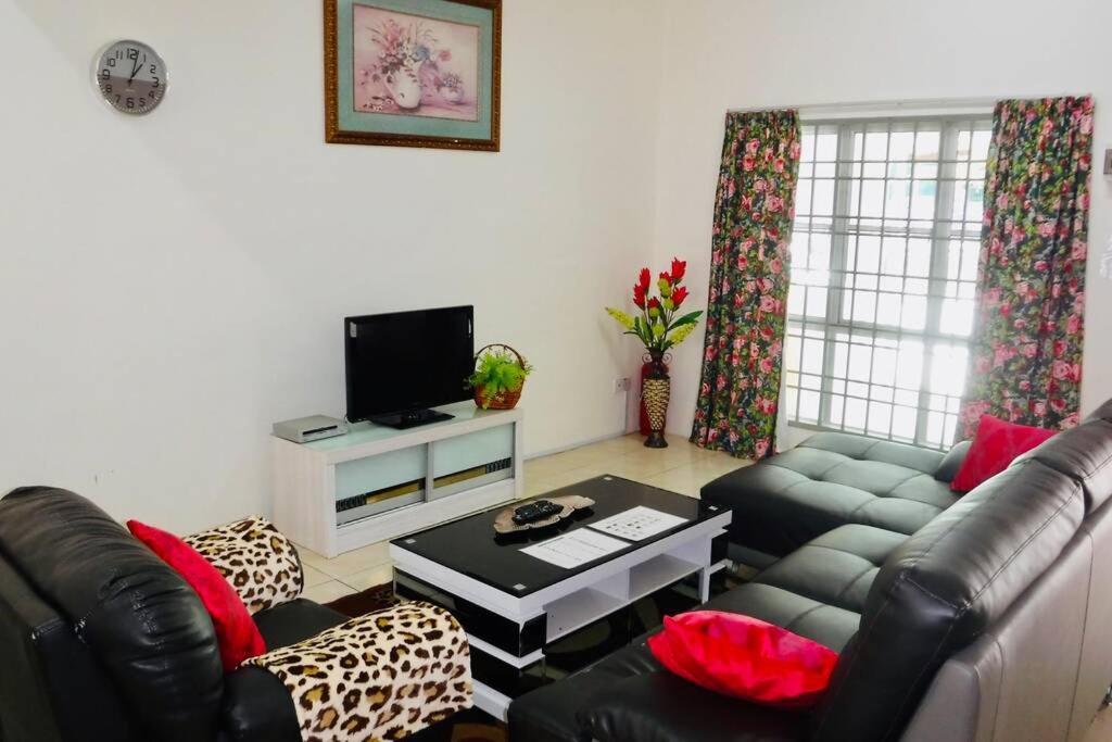 Lily Vacation Home At Cameron Highlands - 12 Pax,Free Wifi W Carporch 丹那拉打 外观 照片